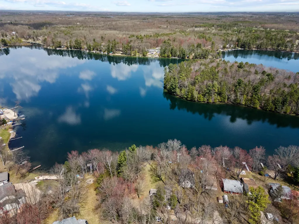 8982 W School Section Lake Drive Morton Township MI 49332