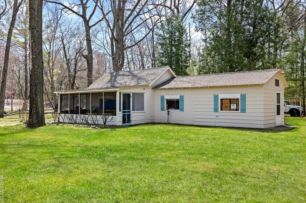 8982 W School Section Lake Drive Morton Township MI 49332