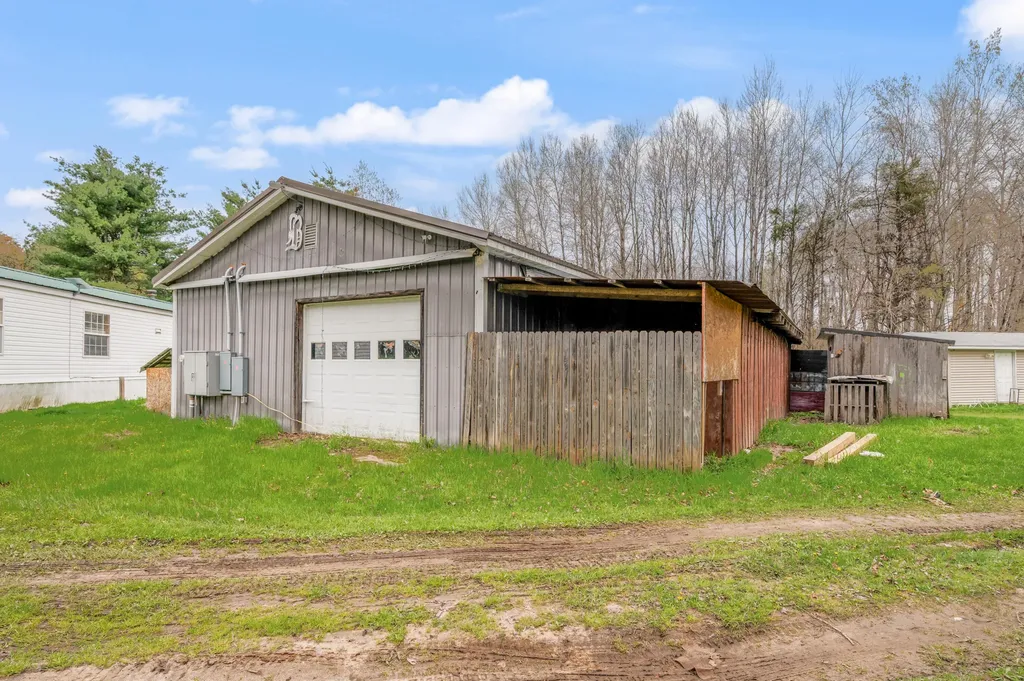 22132 15th Avenue Fork Township MI 49679