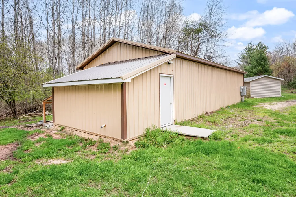 22132 15th Avenue Fork Township MI 49679