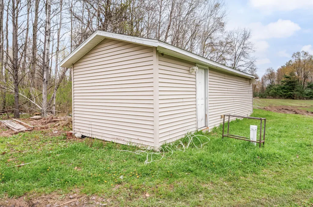 22132 15th Avenue Fork Township MI 49679