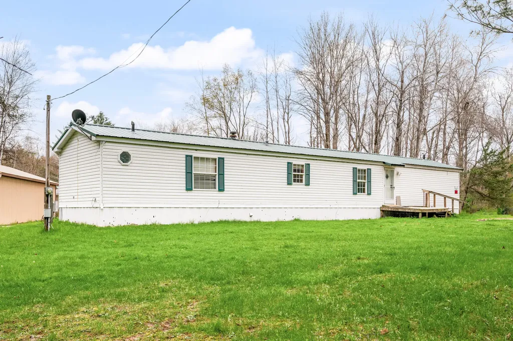 22132 15th Avenue Fork Township MI 49679