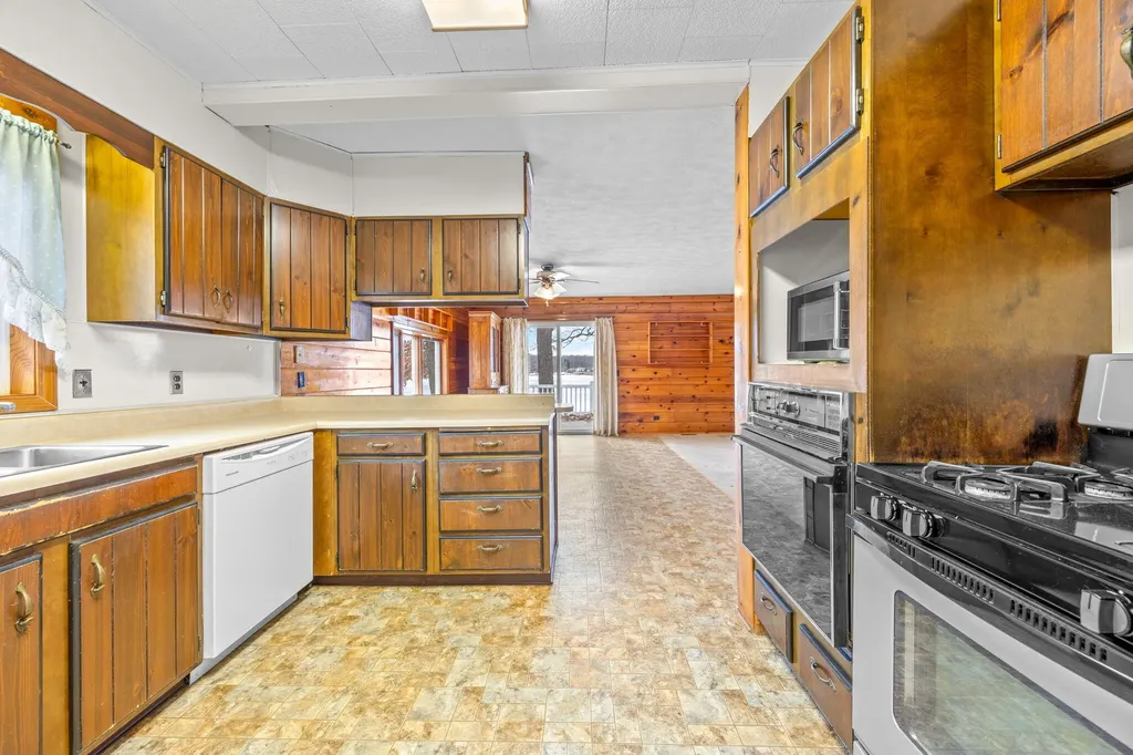 9577 Shore Drive Morton Township MI 49332