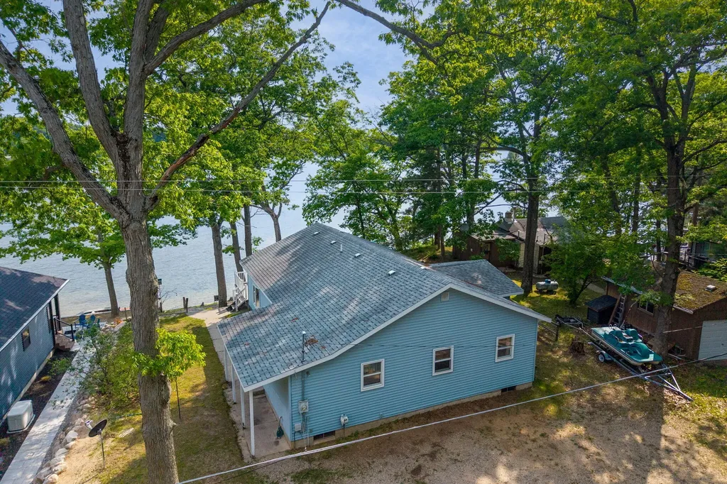 9577 Shore Drive Morton Township MI 49332