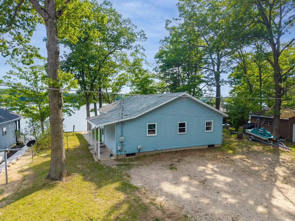 9577 Shore Drive Morton Township MI 49332