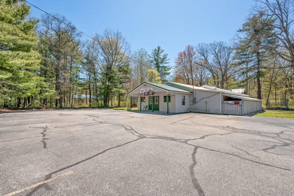 19055 12 Mile Road Mecosta Township MI 49307