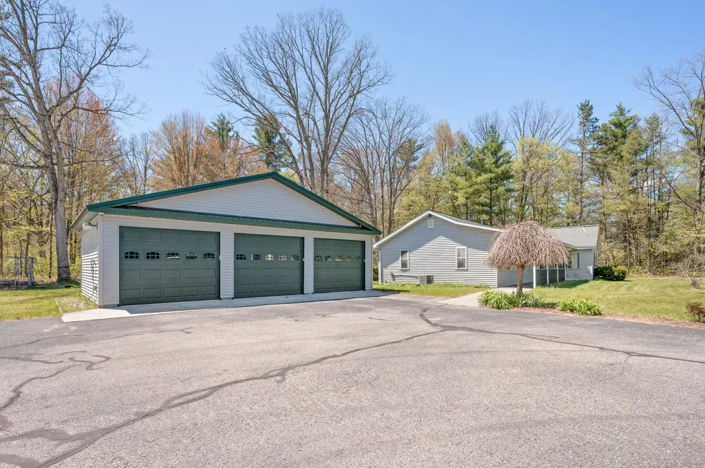 19055 12 Mile Road Mecosta Township MI 49307