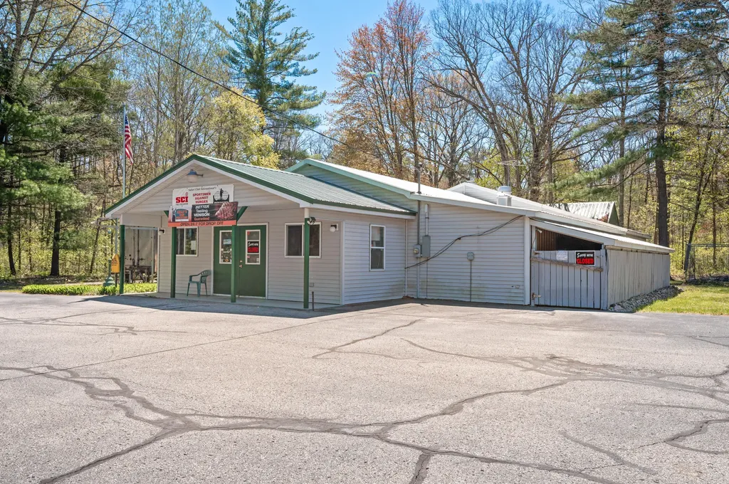 19055 12 Mile Road Mecosta Township MI 49307