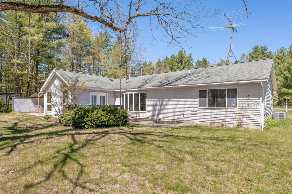 19055 12 Mile Road Mecosta Township MI 49307