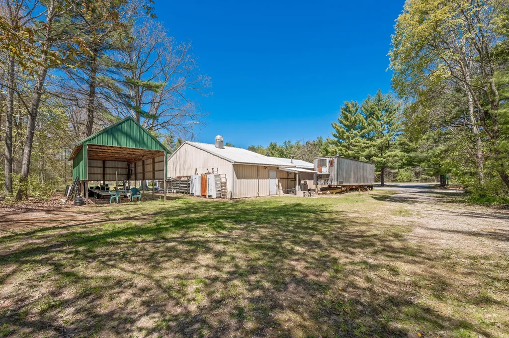19055 12 Mile Road Mecosta Township MI 49307