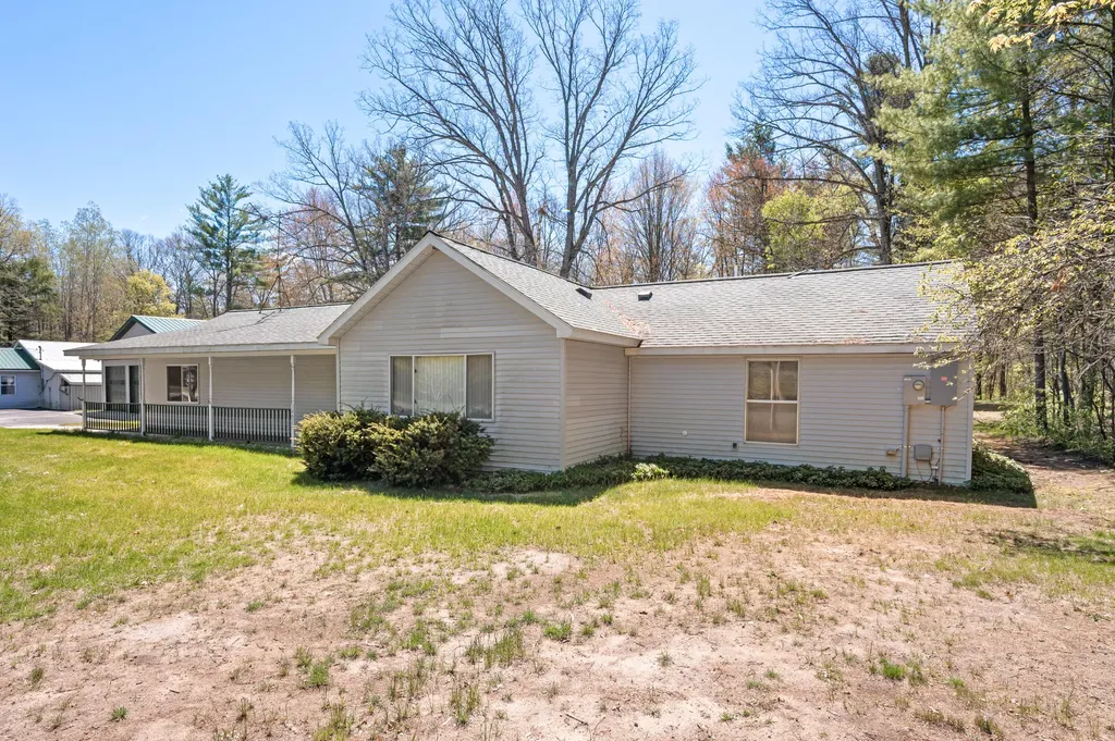 19077 12 Mile Road Mecosta Township MI 49307