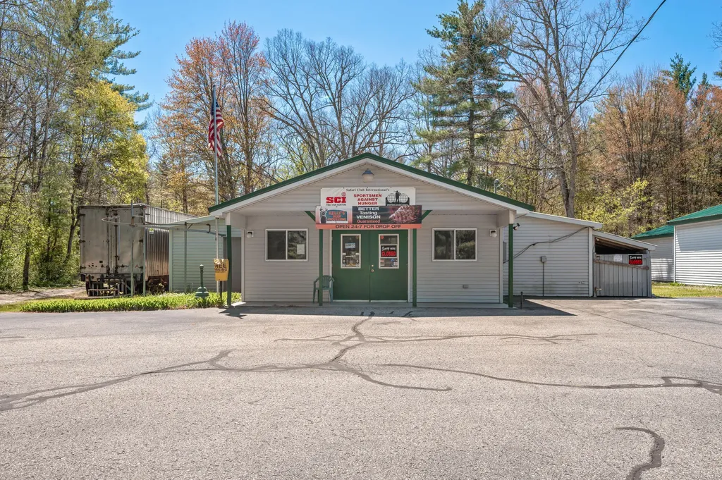 19055 12 Mile Road Mecosta Township MI 49307