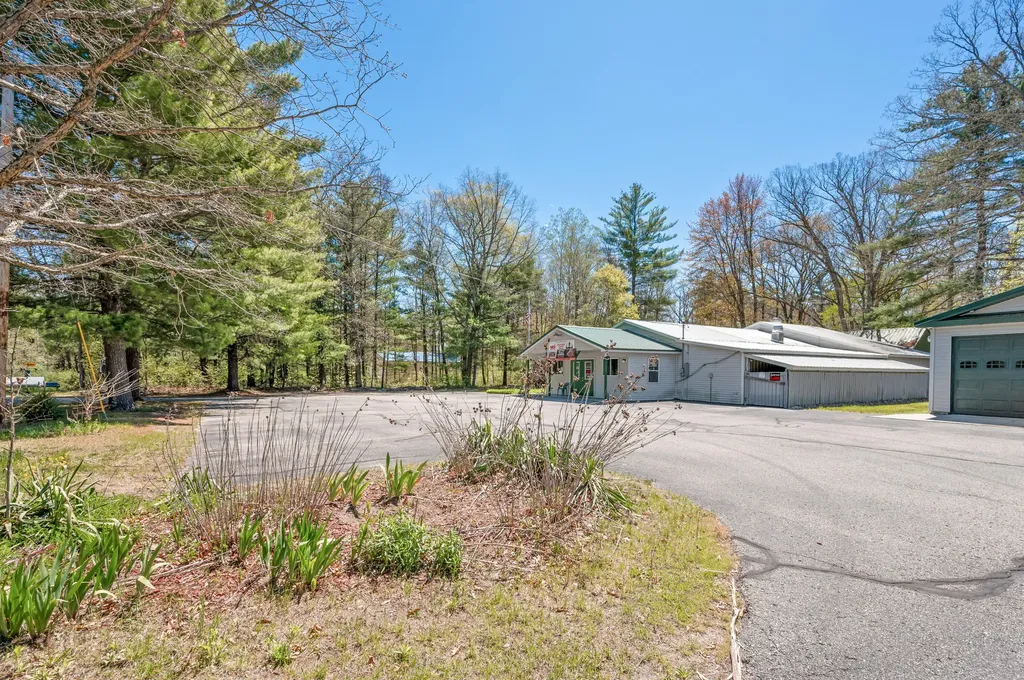 19055 12 Mile Road Mecosta Township MI 49307
