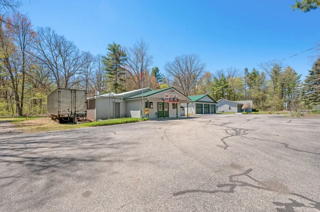 19055 12 Mile Road Mecosta Township MI 49307