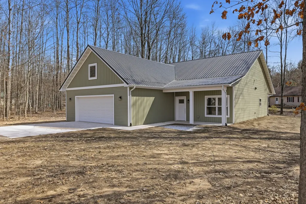 9215 Edgewater Drive Morton Township MI 49346