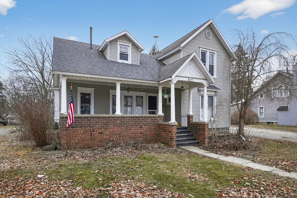 229 S Jeffery Street Ithaca City MI 48847