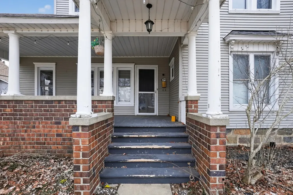 229 S Jeffery Street Ithaca City MI 48847
