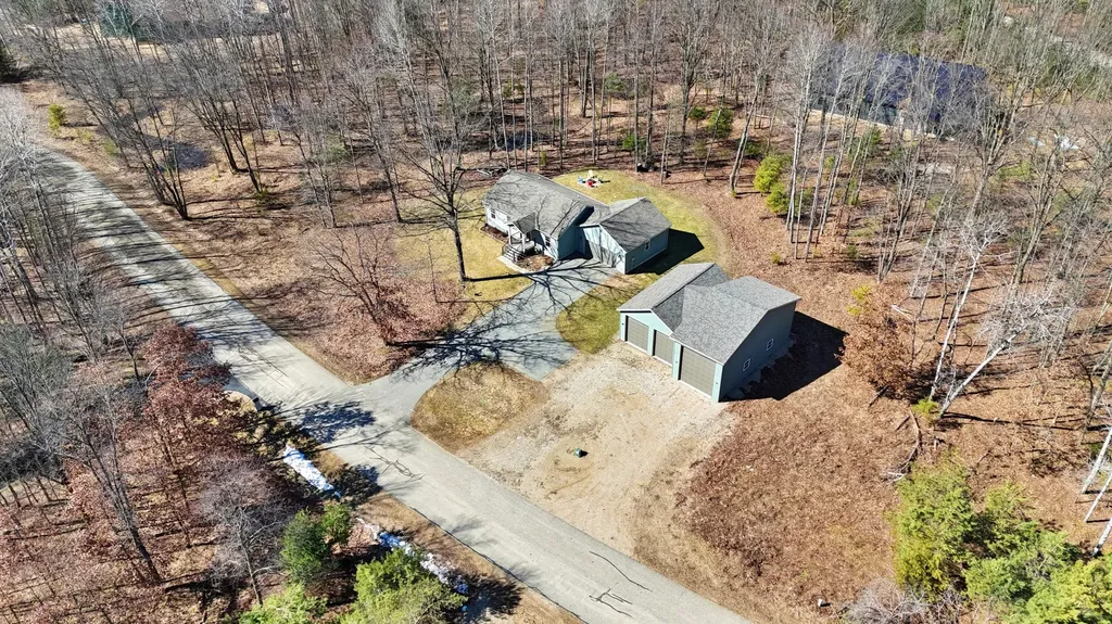 6076 Cedar Trace Morton Township MI 49346