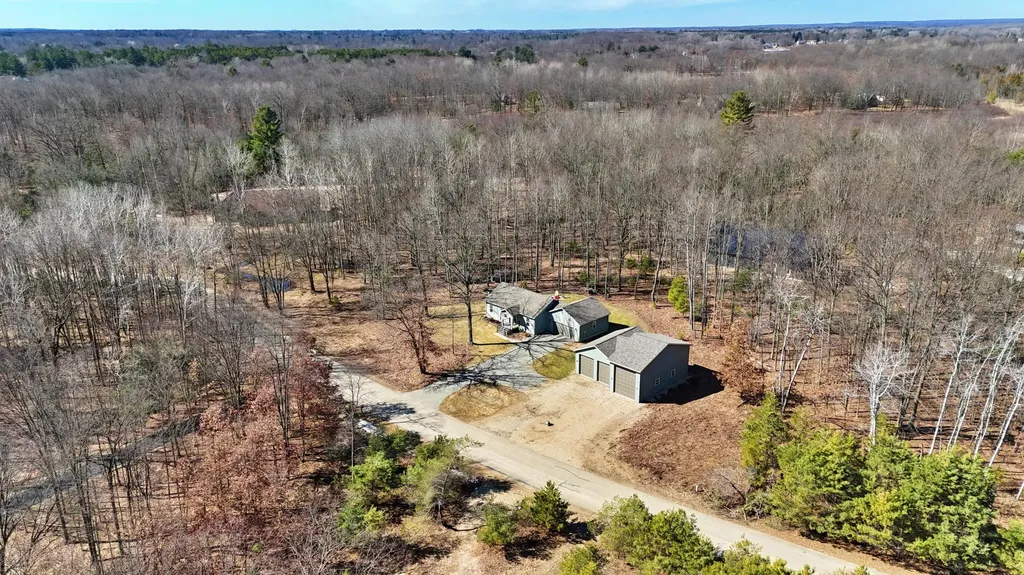 6076 Cedar Trace Morton Township MI 49346