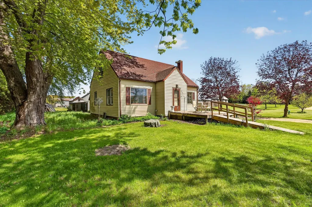 261 19 Mile Road NE Solon Township MI 49319