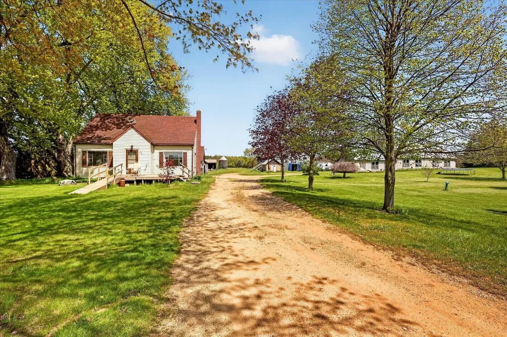 261 19 Mile Road NE Solon Township MI 49319