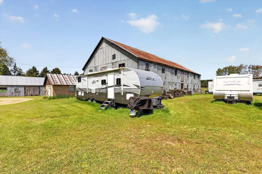 261 19 Mile Road NE Solon Township MI 49319