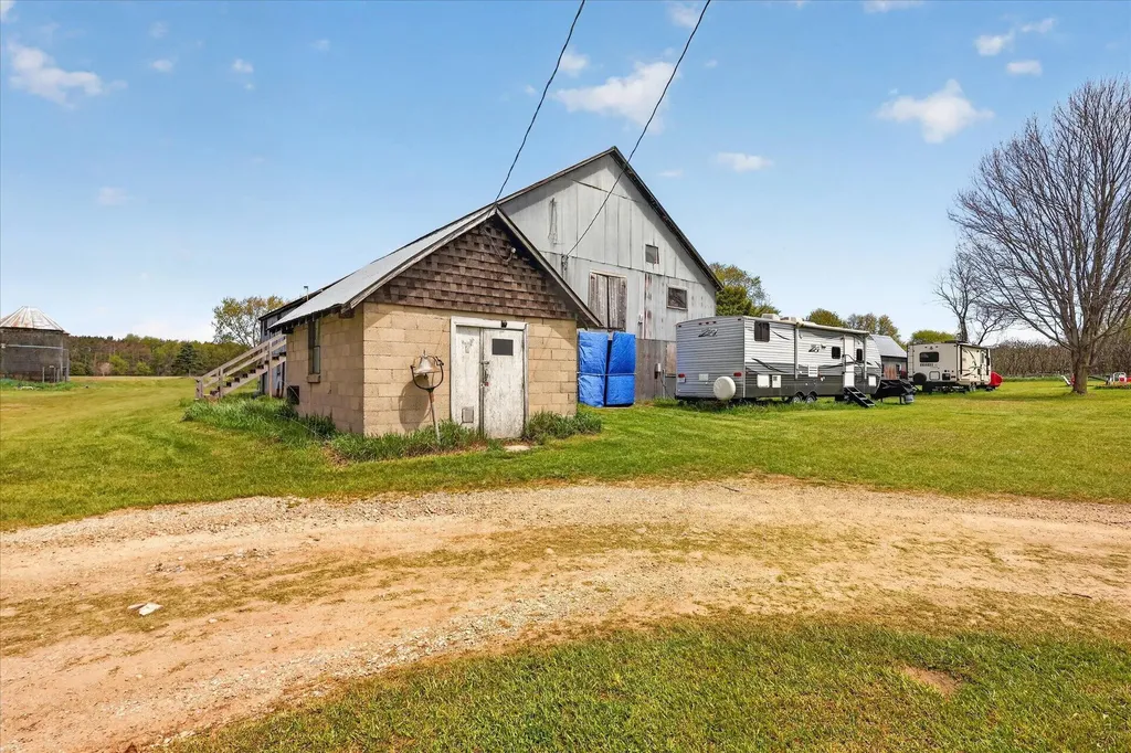 261 19 Mile Road NE Solon Township MI 49319
