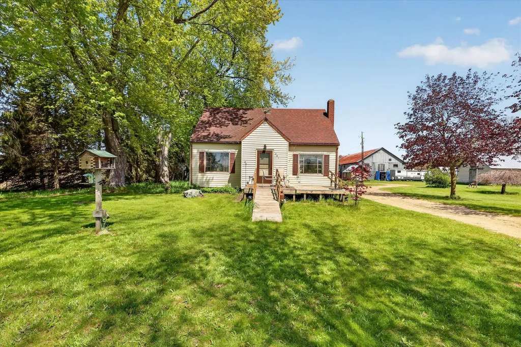 261 19 Mile Road NE Solon Township MI 49319