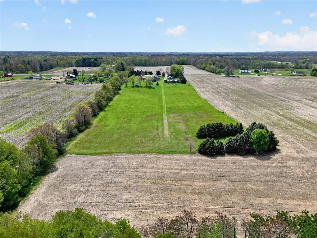 261 19 Mile Road NE Solon Township MI 49319