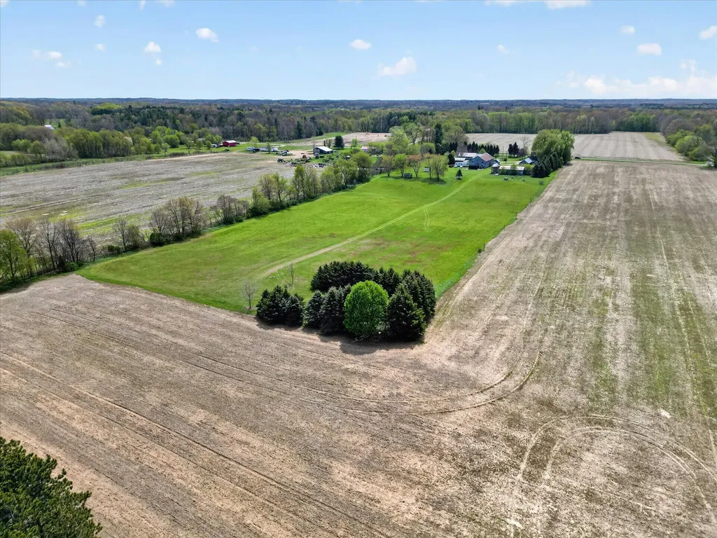 261 19 Mile Road NE Solon Township MI 49319