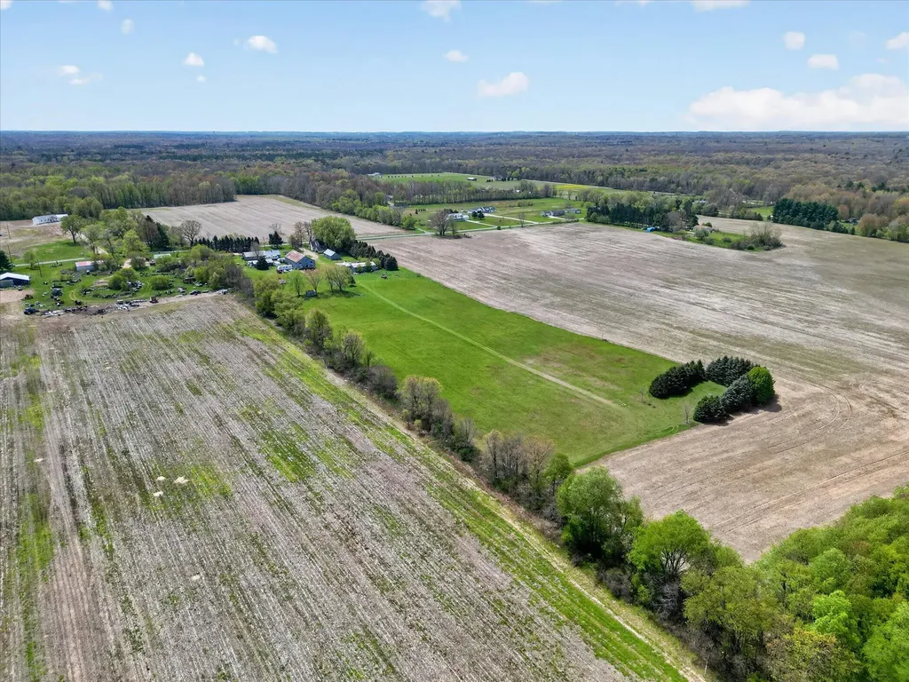 261 19 Mile Road NE Solon Township MI 49319