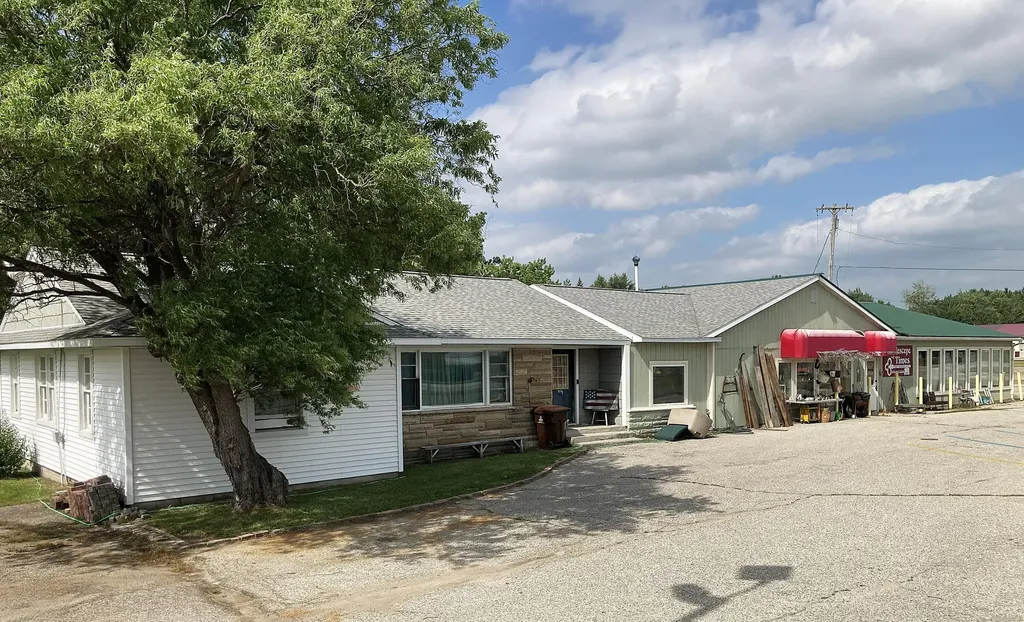 70 W Howard City-edmore Belvidere Township MI 48829