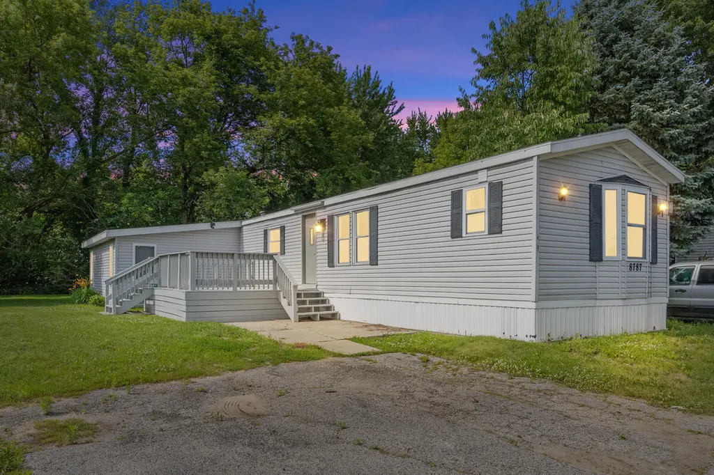 8787 Country View Drive NW Alpine Township MI 49345