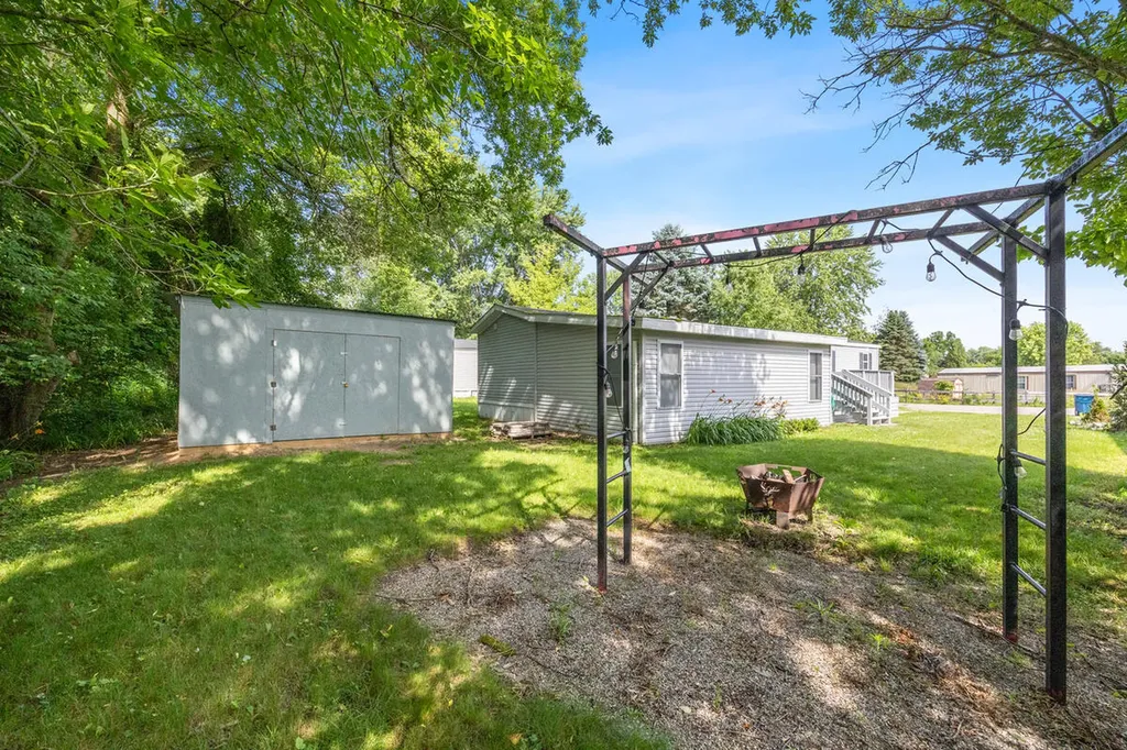 8787 Country View Drive NW Alpine Township MI 49345