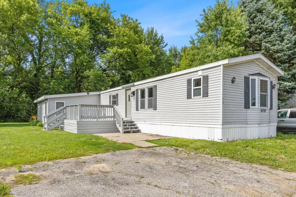 8787 Country View Drive NW Alpine Township MI 49345