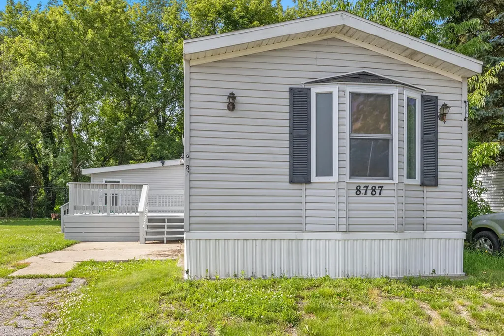 8787 Country View Drive NW Alpine Township MI 49345