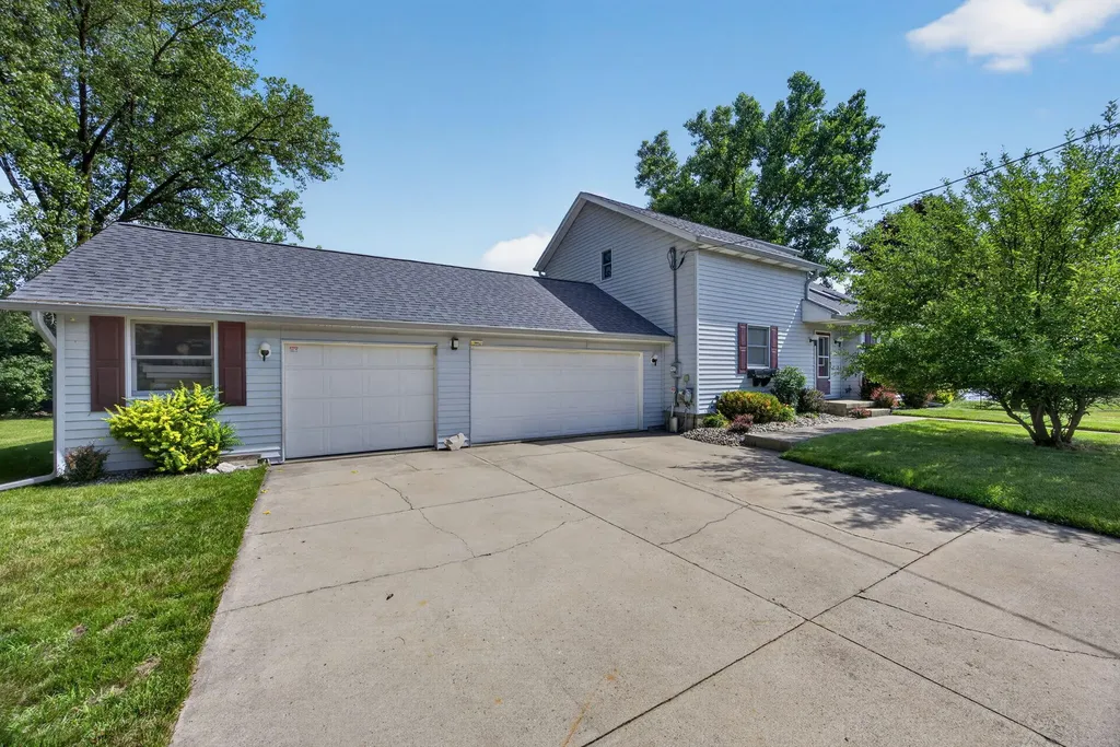 11520 N Lookout Ridge Morton Township MI 49346