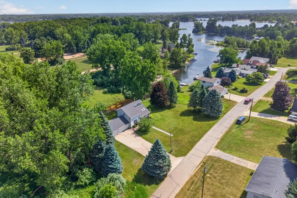 11520 N Lookout Ridge Morton Township MI 49346
