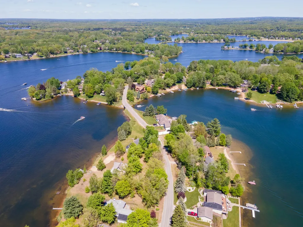 6805 Mayfair Drive Morton Township MI 49346