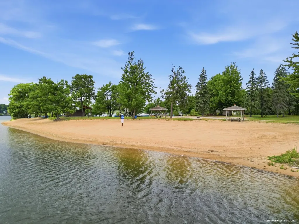 6805 Mayfair Drive Morton Township MI 49346