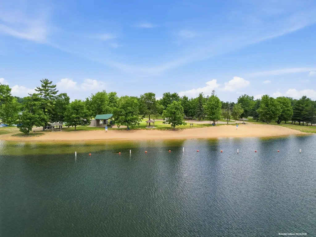 6805 Mayfair Drive Morton Township MI 49346