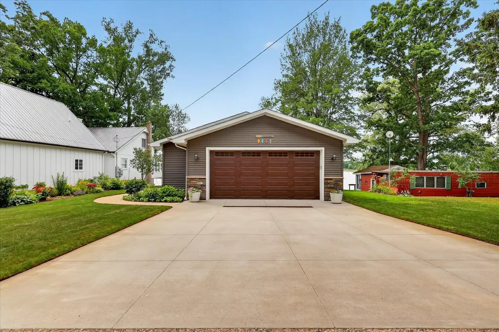 1630 S Colonel Point Crystal Township MI 48818