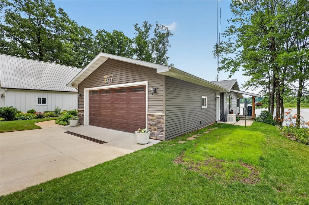 1630 S Colonel Point Crystal Township MI 48818