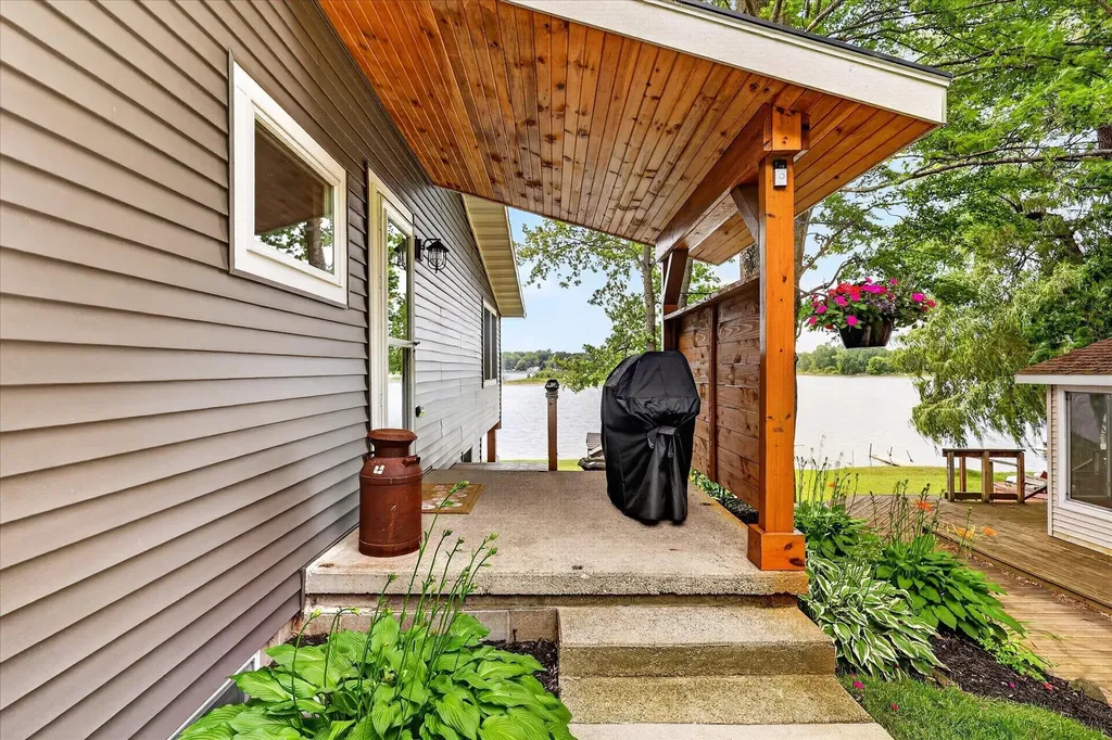 1630 S Colonel Point Crystal Township MI 48818
