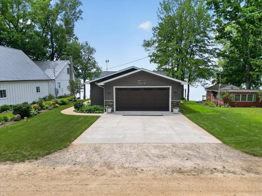 1630 S Colonel Point Crystal Township MI 48818