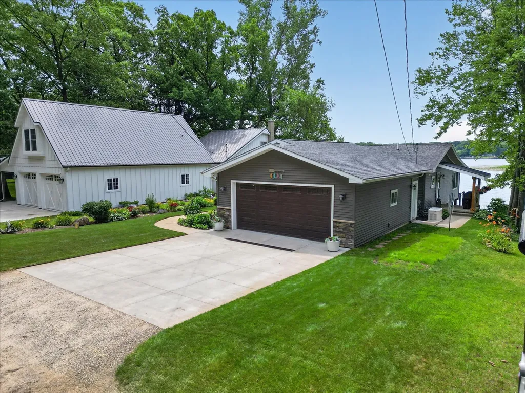 1630 S Colonel Point Crystal Township MI 48818