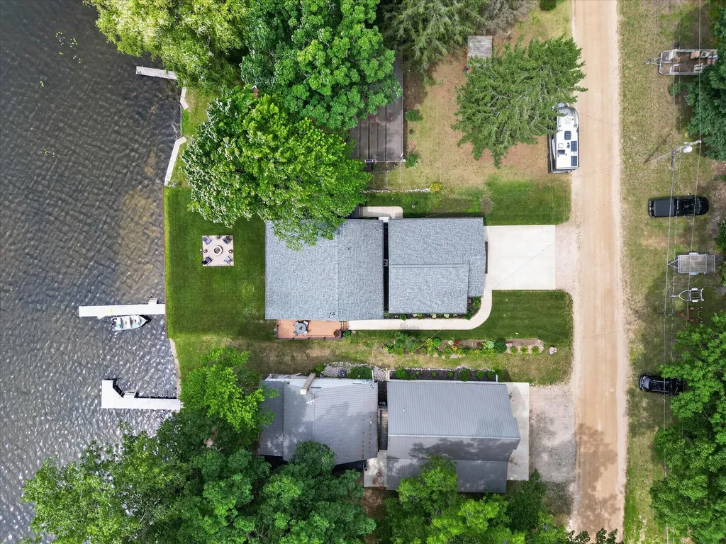 1630 S Colonel Point Crystal Township MI 48818