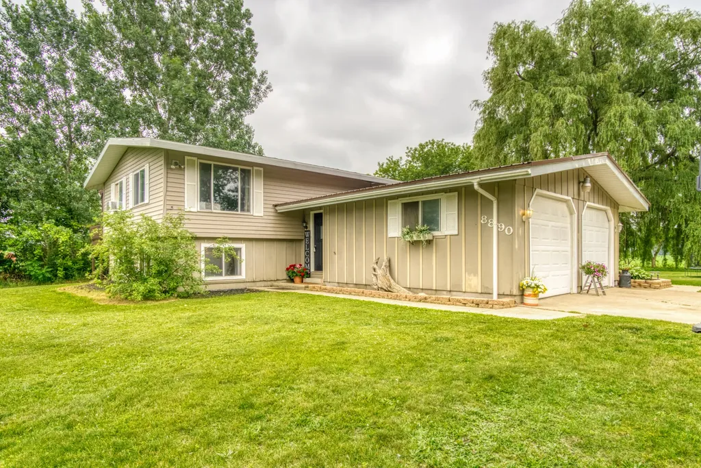 8890 NW Lake Road Belvidere Township MI 48886