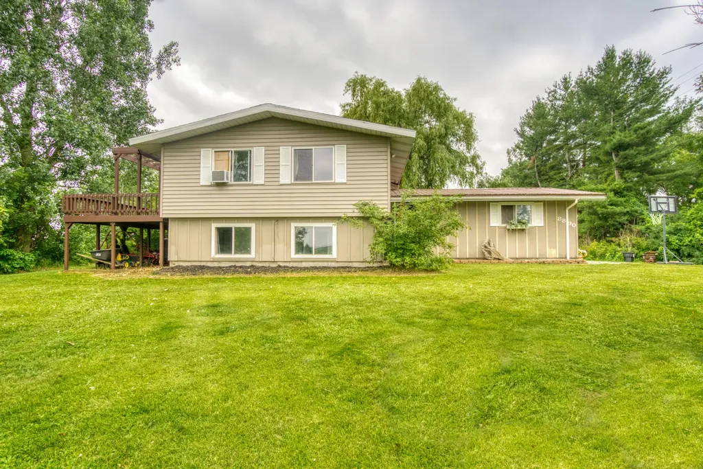 8890 NW Lake Road Belvidere Township MI 48886