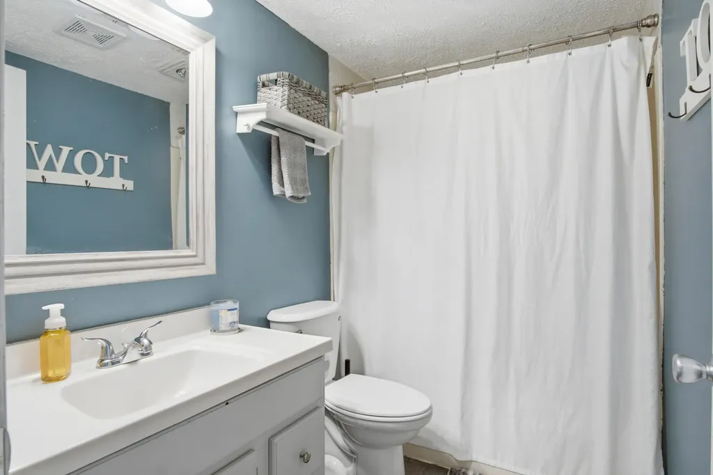 8890 NW Lake Road Belvidere Township MI 48886